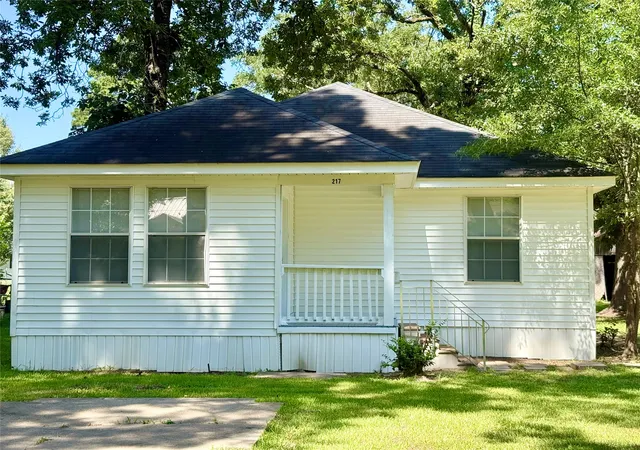 Photo 1 of Single family home for sale at 217 3rd Street Pinehill, Springhill, LA 71075 | MLS# 21317219 | Listing updated on 2026-07-23