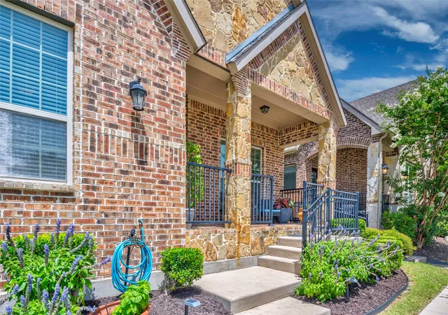 Photo 4 of Sale Pending at 8721 Ludlow Dr, Frisco, TX 75036 | MLS# 21317846 | Listing updated on 2026-08-26