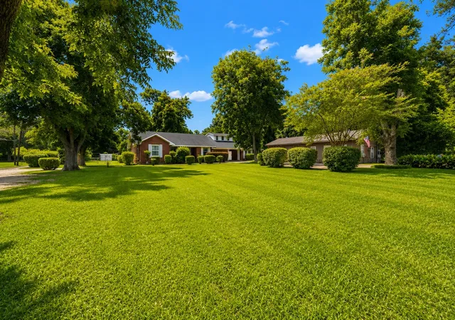Photo 1 of Single family home for sale at 6142 Masonic Dr, Alexandria, LA 71301 | MLS# 21318883 | Listing updated on 2026-09-15