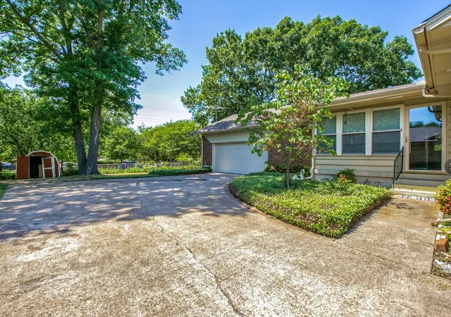 Homes for sale in Red Oak, TX | 113 S Valley St, Red Oak, TX 75154 | MLS# 21318893