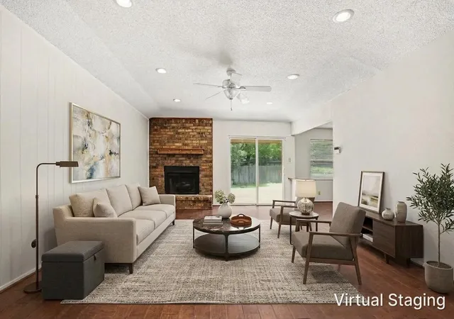 Photo 2 of Single family home for sale at 2721 Lucas Dr, Arlington, TX 76015 | MLS# 21318596 | Listing updated on 2026-10-05