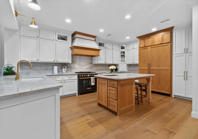 Photo 4 of Sale Pending at 4003 Rive Ln, Addison, TX 75001 | MLS# 21318758 | Listing updated on 2026-07-20