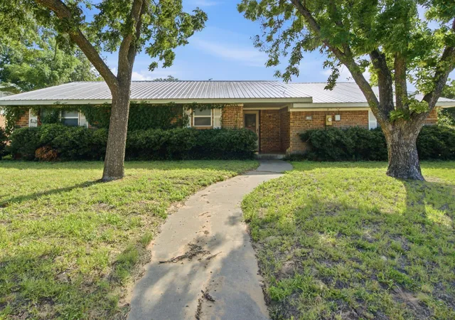 Homes for sale in Stephenville, TX | 1109 N Lillian St, Stephenville, TX 76401 | MLS# 21318330