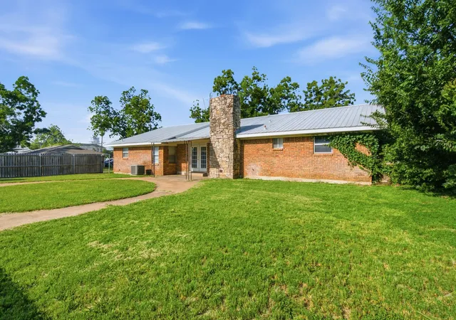 Homes for sale in Stephenville, TX | 1109 N Lillian St, Stephenville, TX 76401 | MLS# 21318330