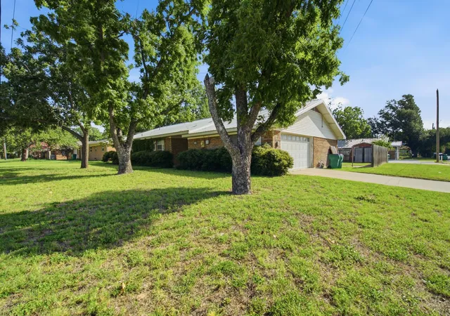 Homes for sale in Stephenville, TX | 1109 N Lillian St, Stephenville, TX 76401 | MLS# 21318330