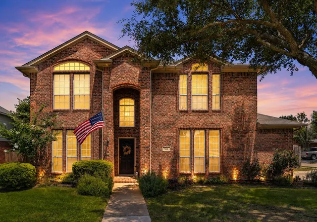 Photo 1 of Single family home for sale at 100 Chinos Trl, Justin, TX 76247 | MLS# 21318058 | Listing updated on 2026-10-04