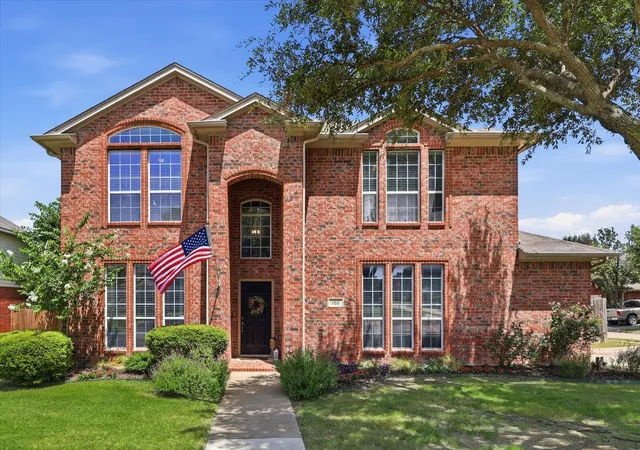 Photo 2 of Single family home for sale at 100 Chinos Trl, Justin, TX 76247 | MLS# 21318058 | Listing updated on 2026-10-04