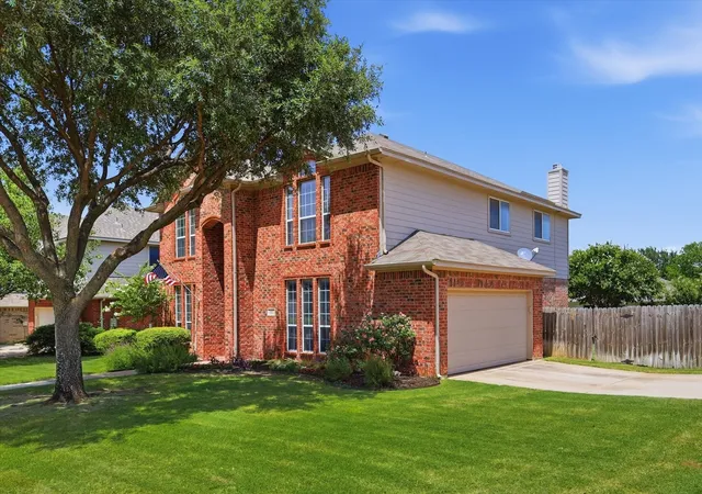 Photo 3 of Single family home for sale at 100 Chinos Trl, Justin, TX 76247 | MLS# 21318058 | Listing updated on 2026-10-04