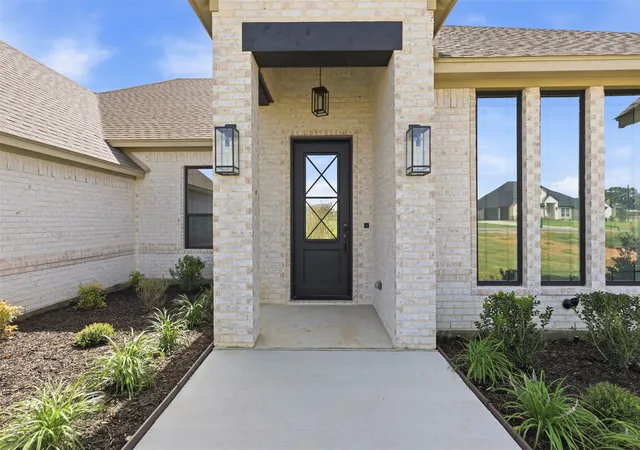 Photo 3 of Single family home for sale at 2004 Forest Bridge Dr, Azle, TX 76020 | MLS# 21304780 | Listing updated on 2026-10-02
