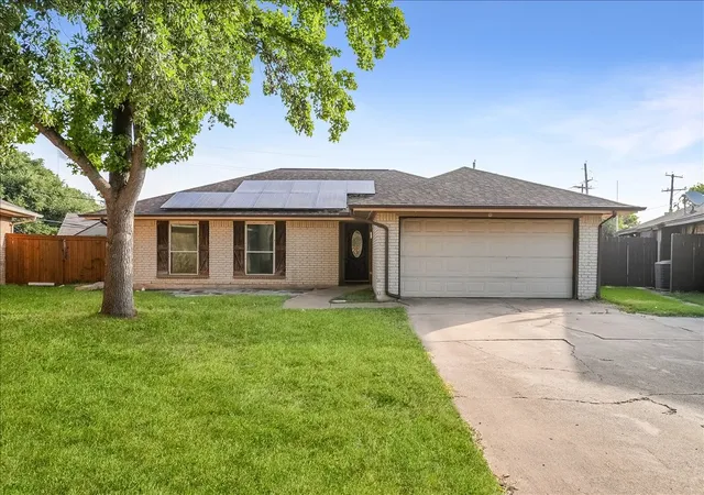 Photo 1 of Sale Pending at 2604 S Meadow Dr, Fort Worth, TX 76133 | MLS# 21317984 | Listing updated on 2026-08-30