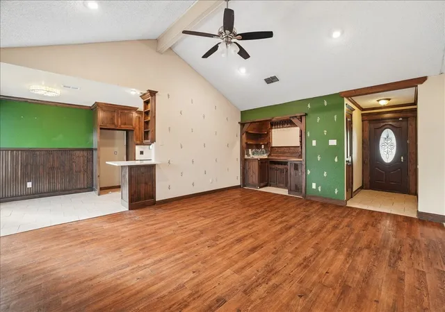Photo 4 of Sale Pending at 2604 S Meadow Dr, Fort Worth, TX 76133 | MLS# 21317984 | Listing updated on 2026-08-30