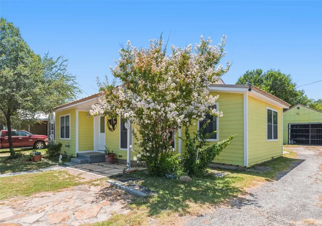 Homes for sale in Brownwood, TX | 1015 San Benito Dr, Brownwood, TX 76801 | MLS# 21317748