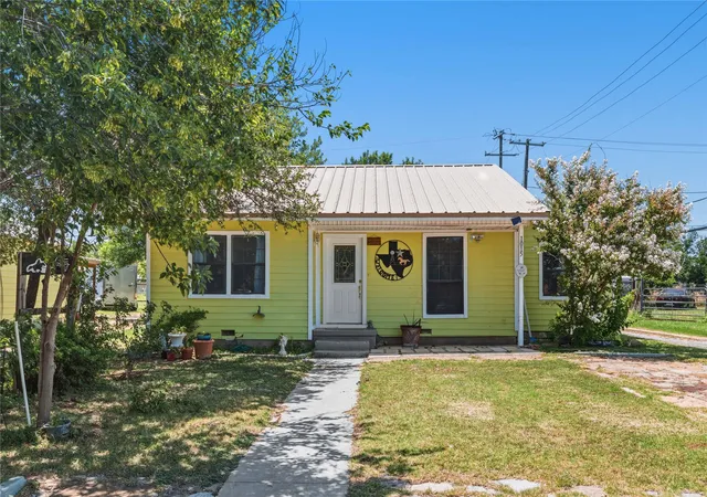 Homes for sale in Brownwood, TX | 1015 San Benito Dr, Brownwood, TX 76801 | MLS# 21317748