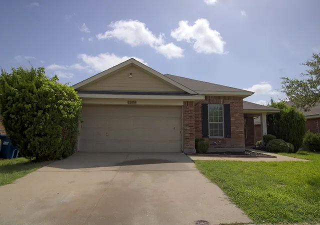 Homes for sale in Forney, TX | 1304 Luckenbach Dr, Forney, TX 75126 | MLS# 21302184
