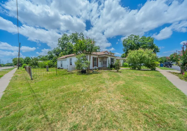 Homes for sale in Garland, TX | 800 Mimosa Dr, Garland, TX 75040 | MLS# 21319084