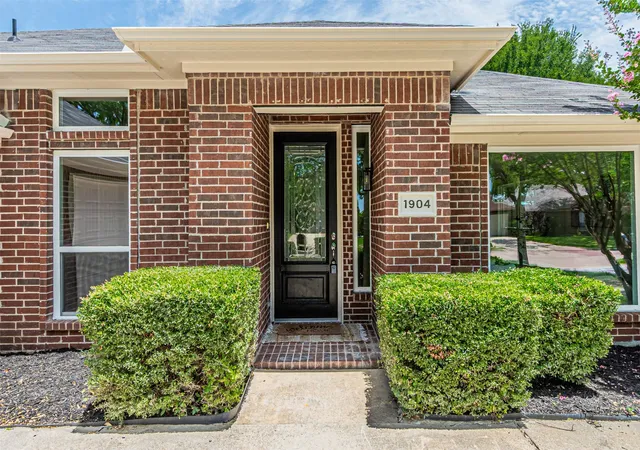 Homes for sale in Flower Mound, TX | 1904 Sumac Dr, Flower Mound, TX 75028 | MLS# 21317945