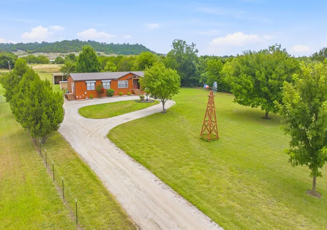 Manufactured home for sale at 2914 Oak Ct, Granbury, TX 76048 | MLS# 21319113