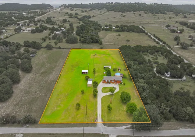 Photo 2 of Manufactured home for sale at 2914 Oak Ct, Granbury, TX 76048 | MLS# 21319113 | Listing updated on 2026-10-07