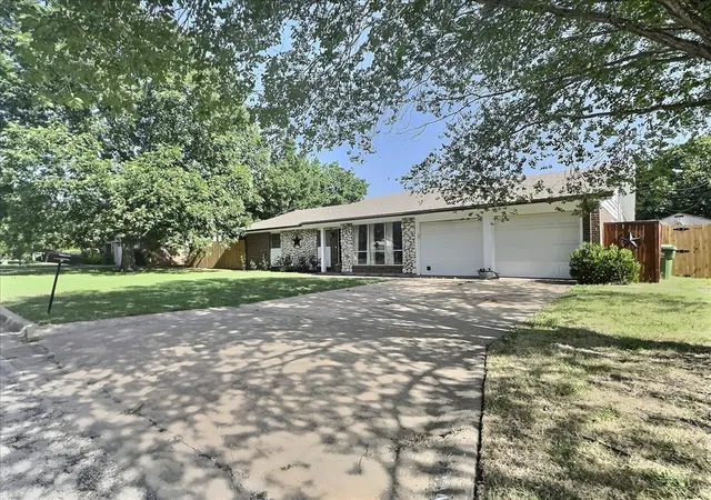 1st image of 2304 Se 10th, Mineral Wells, TX 76067 | MLS# 21319136
