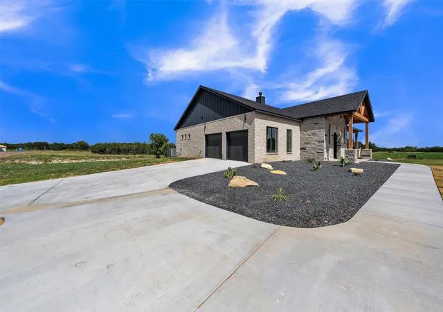 Photo 3 of Single family home for sale at 7701 Kenleigh Ln, Rio Vista, TX 76093 | MLS# 21316541 | Listing updated on 2026-08-17