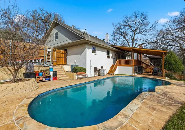 Single family home for sale at 2703 Chinquapin Oak Ln, Arlington, TX 76012 | MLS# 21319157