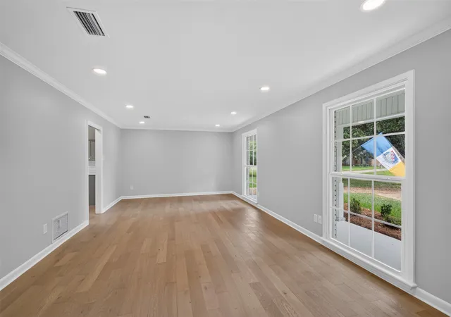Photo 3 of Single family home for sale at 6036 River Rd, Shreveport, LA 71105 | MLS# 21319175 | Listing updated on 2026-08-26
