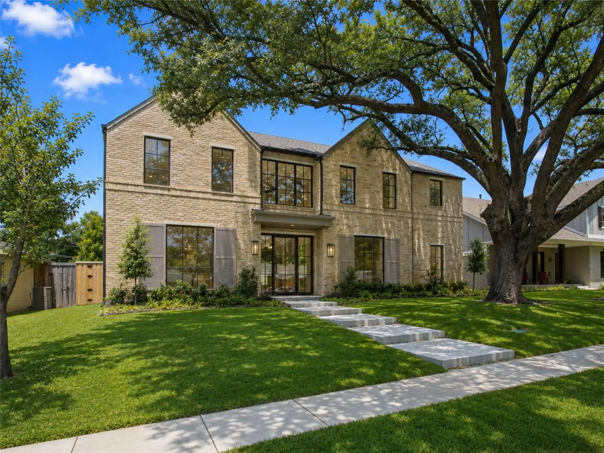 Photo 1 of Mansion for sale at 7033 Chantilly Ln, Dallas, TX 75214 | MLS# 21319055 | Listing updated on 2026-10-27