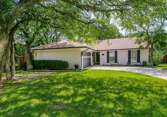 Homes for sale in Highland Village, TX | 204 Tharp Dr, Highland Village, TX 75077 | MLS# 21319148