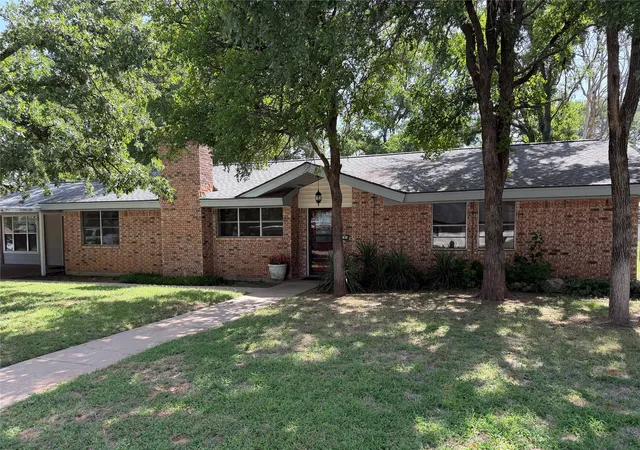Homes for sale in Mineral Wells, TX | 504 Austin Dr, Mineral Wells, TX 76067 | MLS# 21319017