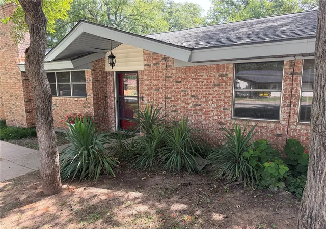 4th image of 504 Austin Dr, Mineral Wells, TX 76067 | MLS# 21319017