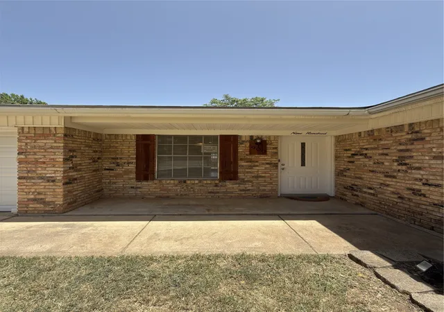 Photo 2 of Single family home for sale at 900 Prestwick St, Bedford, TX 76022 | MLS# 21319159 | Listing updated on 2026-08-26
