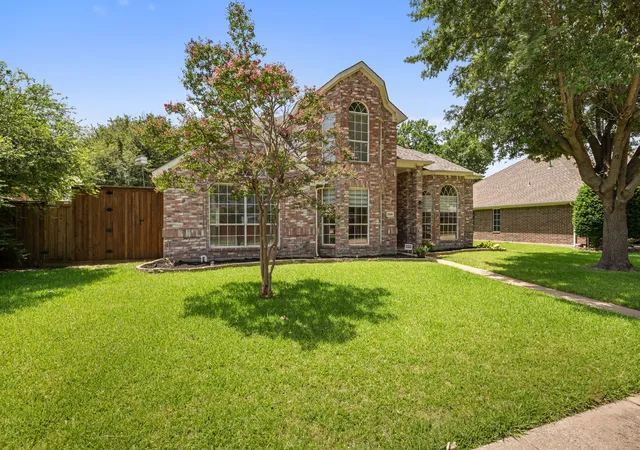 Photo 4 of Single family home for sale at 2324 Compton Dr, Plano, TX 75025 | MLS# 21318472 | Listing updated on 2026-08-29