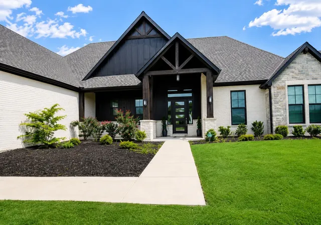 Photo 2 of Single family home for sale at 4017 Lagos Dr, Midlothian, TX 76065 | MLS# 21315988 | Listing updated on 2026-09-05