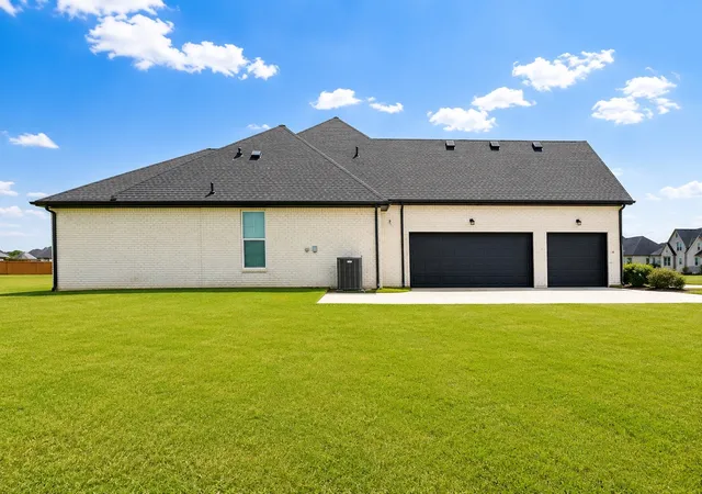 Photo 4 of Single family home for sale at 4017 Lagos Dr, Midlothian, TX 76065 | MLS# 21315988 | Listing updated on 2026-09-05