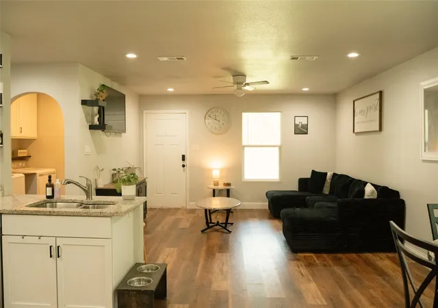 Photo 4 of Sale Pending at 315 W Oak St, Whitewright, TX 75491 | MLS# 21316353 | Listing updated on 2026-09-29