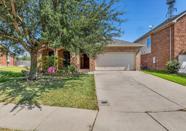 Photo 1 of Single family home for sale at 1124 Sunderland Ln, Fort Worth, TX 76134 | MLS# 21319220 | Listing updated on 2026-08-29