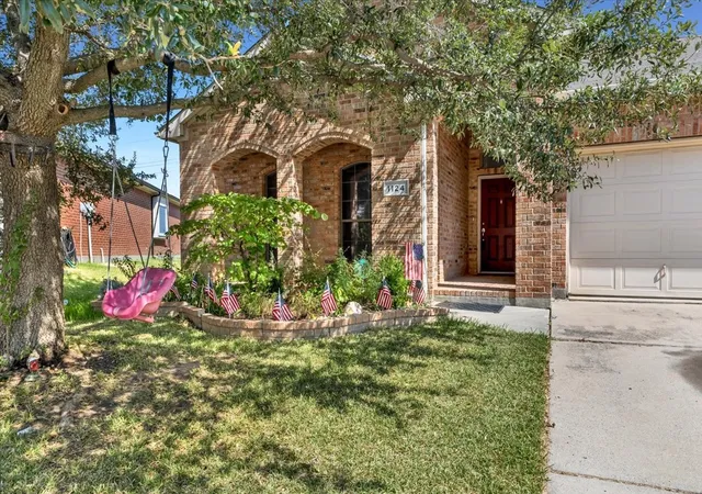 Photo 3 of Single family home for sale at 1124 Sunderland Ln, Fort Worth, TX 76134 | MLS# 21319220 | Listing updated on 2026-08-29