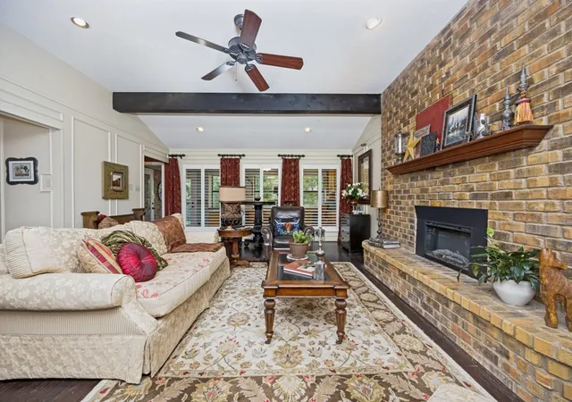 Photo 4 of Single family home for sale at 29 Creekmere Dr, Roanoke, TX 76262 | MLS# 21317329 | Listing updated on 2026-10-03