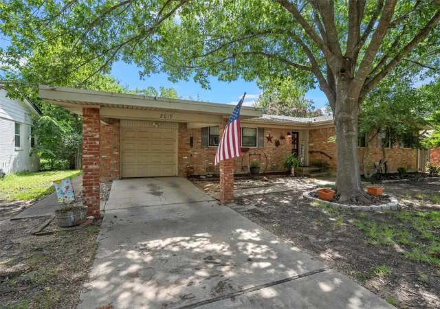 Homes for sale in Waco, TX | 2019 Sugg Dr, Waco, TX 76710 | MLS# 21319062