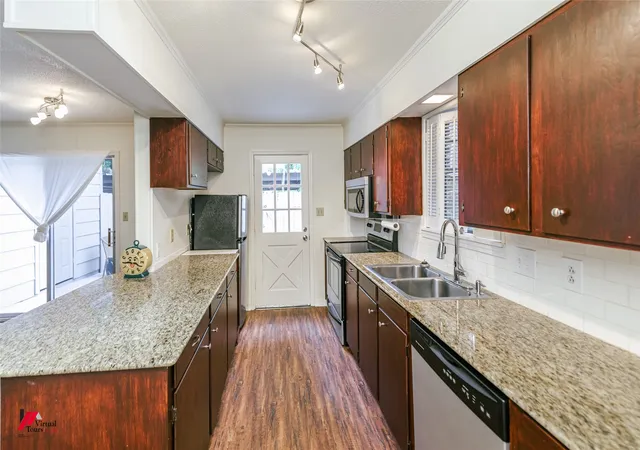 3rd image of 719 Edgemont St, Shreveport, LA 71106 | MLS# 21319080
