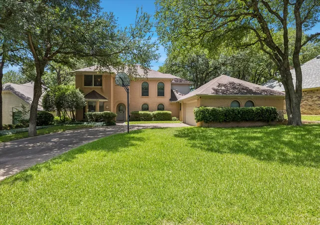 Photo 1 of Single family home for sale at 833 Kingston Dr, Mansfield, TX 76063 | MLS# 21319305 | Listing updated on 2026-08-24