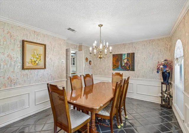 Photo 4 of Single family home for sale at 833 Kingston Dr, Mansfield, TX 76063 | MLS# 21319305 | Listing updated on 2026-08-24