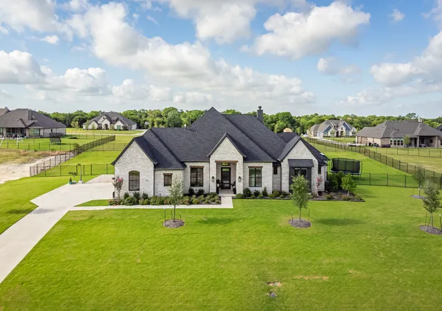 Homes for sale in Gunter, TX | 115 Knoll Trl, Gunter, TX 75058 | MLS# 21289907