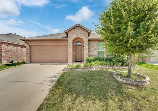 Photo 1 of Single family home for sale at 1129 Metaline Trl, Fort Worth, TX 76177 | MLS# 21319330 | Listing updated on 2026-07-19