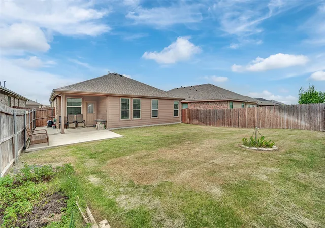 Photo 3 of Single family home for sale at 1129 Metaline Trl, Fort Worth, TX 76177 | MLS# 21319330 | Listing updated on 2026-07-19