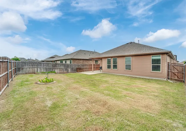 Photo 4 of Single family home for sale at 1129 Metaline Trl, Fort Worth, TX 76177 | MLS# 21319330 | Listing updated on 2026-07-19
