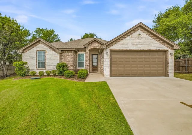 Homes for sale in Granbury, TX | 5018 San Marcos Dr, Granbury, TX 76048 | MLS# 21318704