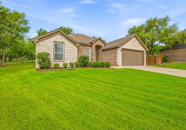 Homes for sale in Granbury, TX | 5018 San Marcos Dr, Granbury, TX 76048 | MLS# 21318704