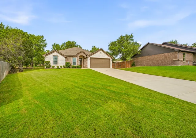 Homes for sale in Granbury, TX | 5018 San Marcos Dr, Granbury, TX 76048 | MLS# 21318704
