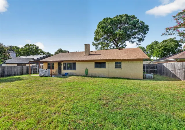 Photo 2 of Single family home for sale at 7312 Vanessa Dr, Fort Worth, TX 76112 | MLS# 21313120 | Listing updated on 2026-08-22